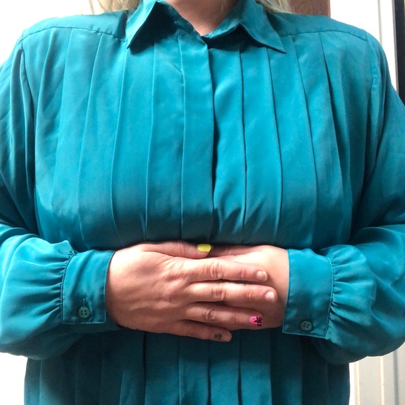 Vintage Pleated Blouse - Picture 5 of 6